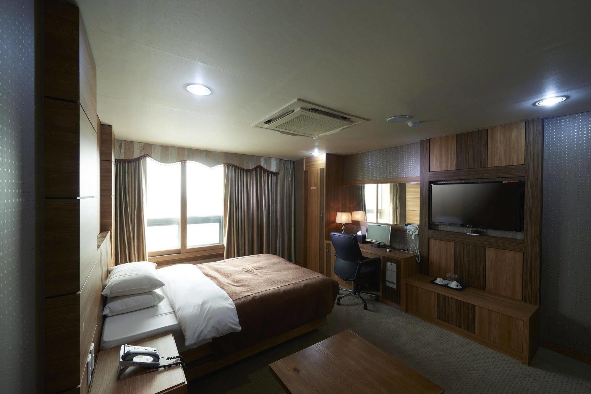 Benikea Premier Hotel Siheung Ngoại thất bức ảnh