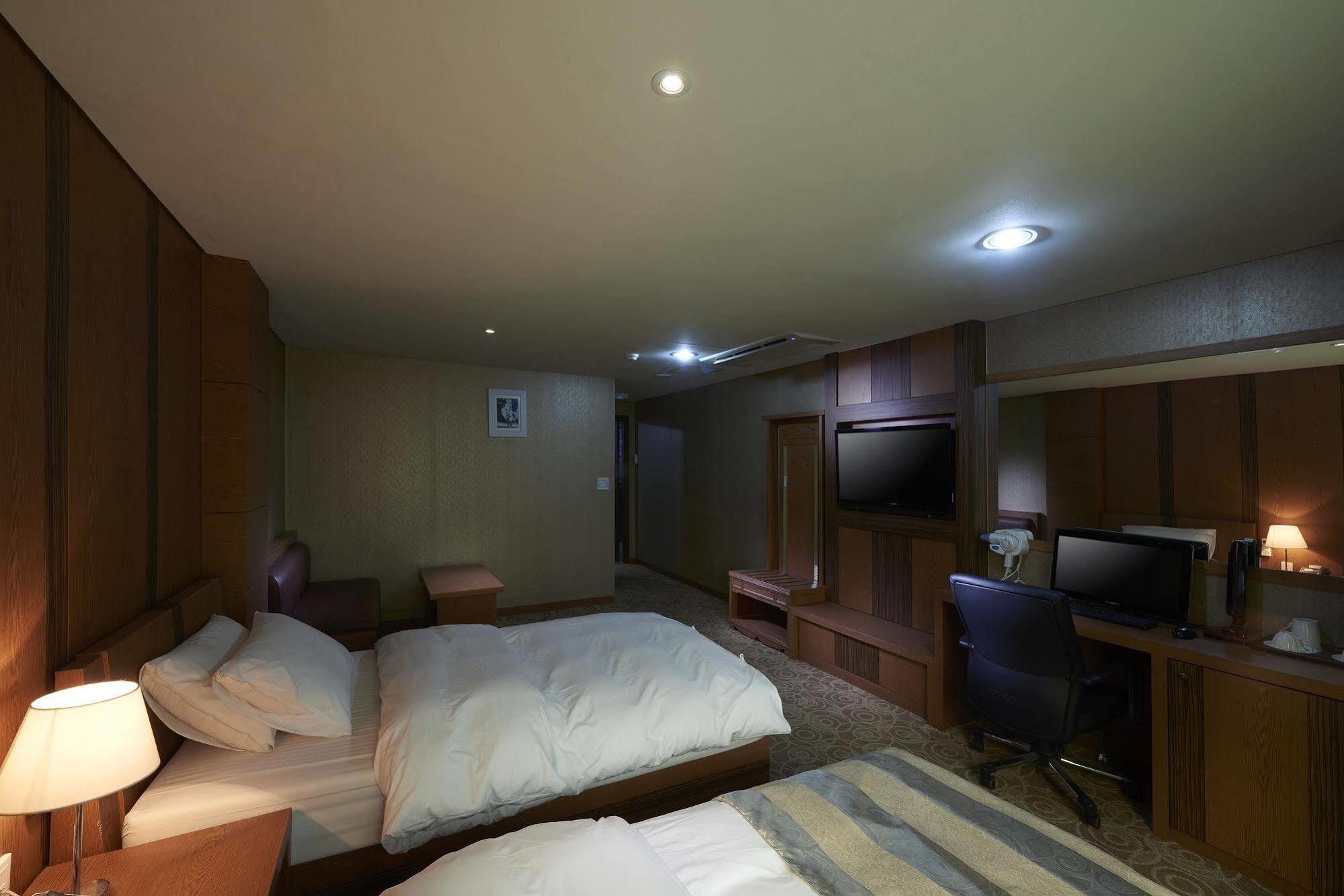 Benikea Premier Hotel Siheung Ngoại thất bức ảnh
