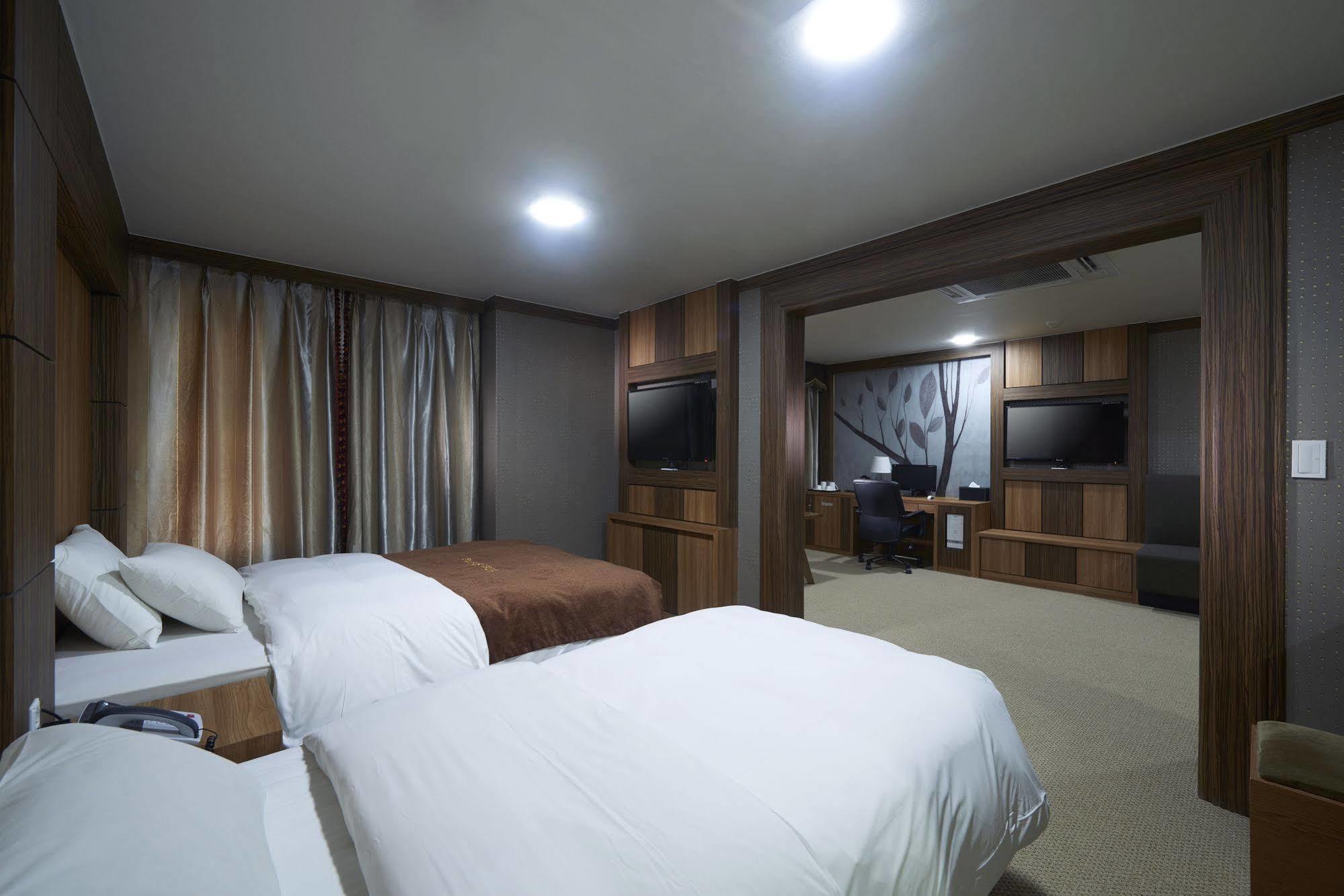 Benikea Premier Hotel Siheung Ngoại thất bức ảnh