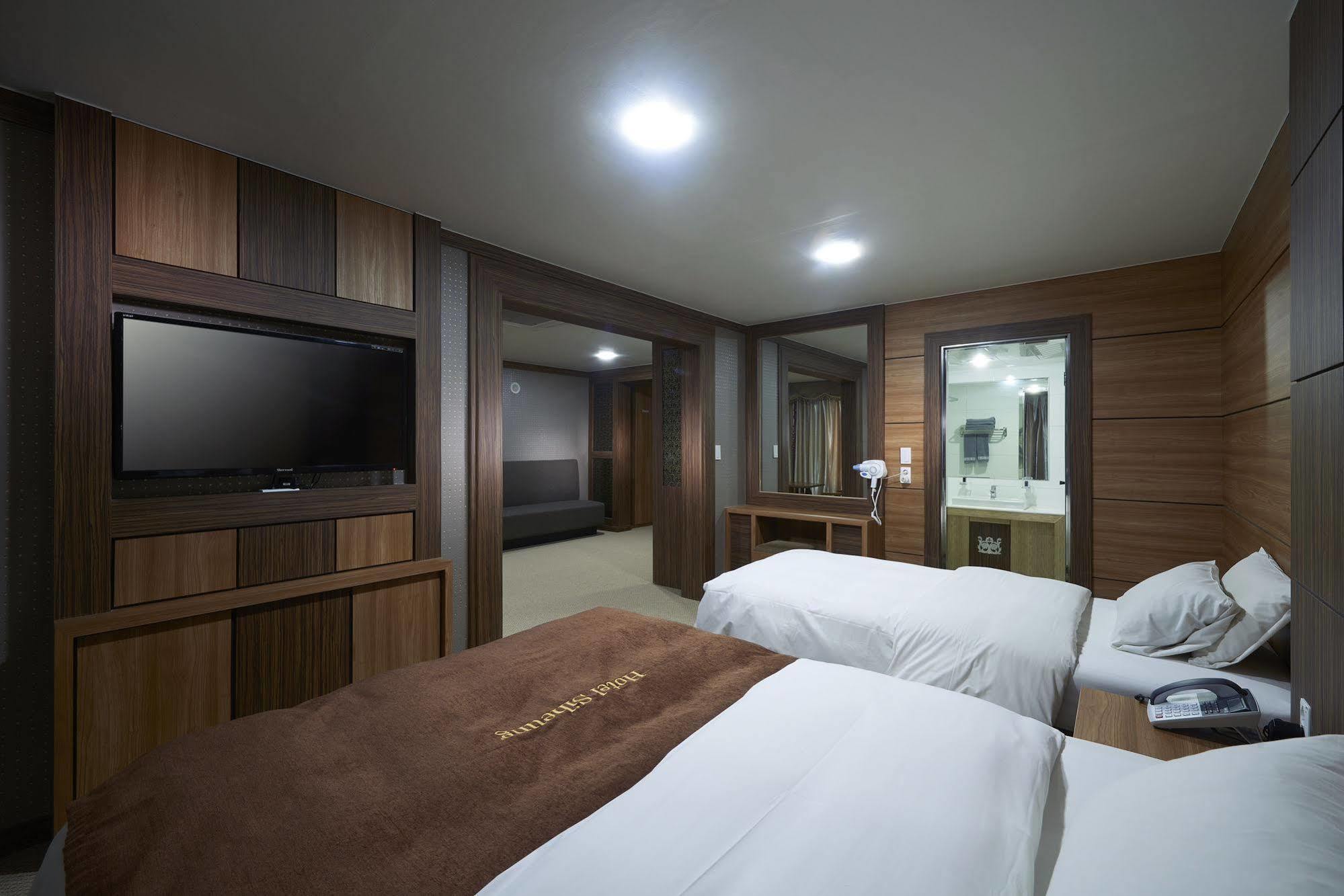 Benikea Premier Hotel Siheung Ngoại thất bức ảnh
