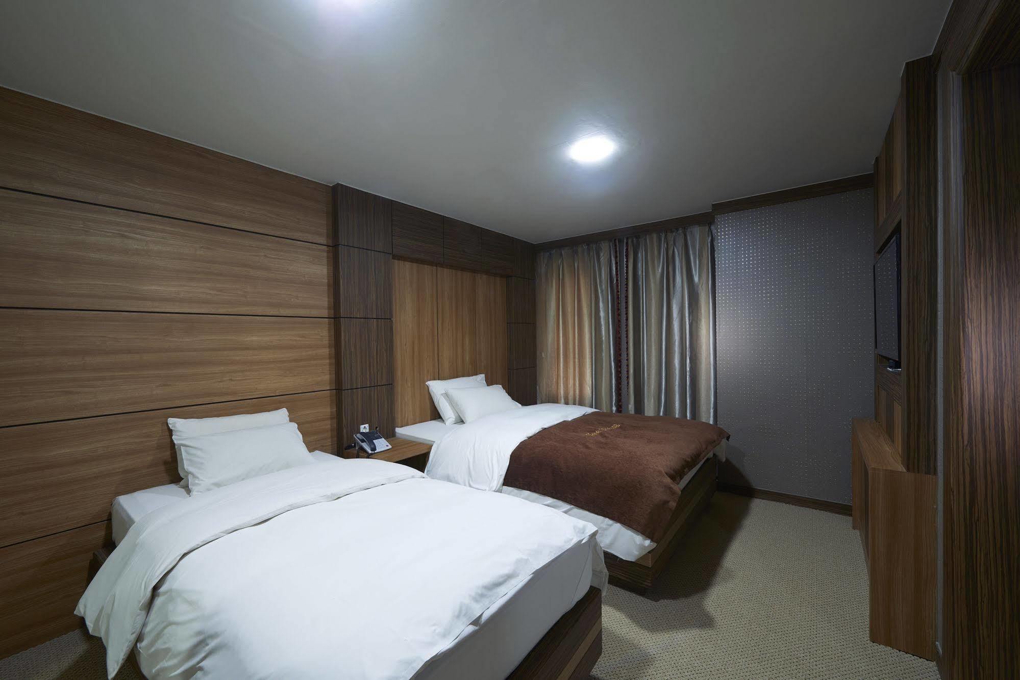 Benikea Premier Hotel Siheung Ngoại thất bức ảnh