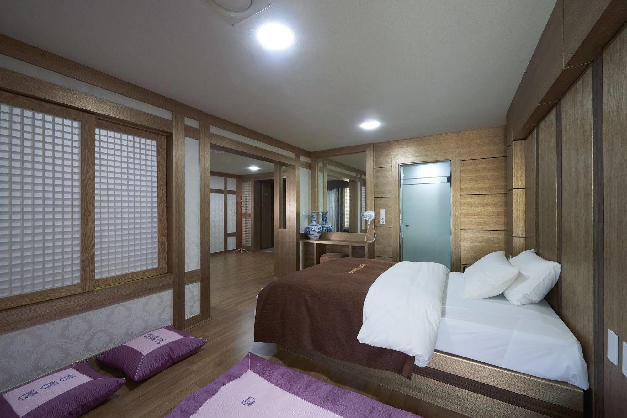 Benikea Premier Hotel Siheung Ngoại thất bức ảnh
